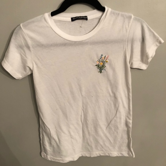 Brandy Melville Flower embroidered T-Shirt - Picture 1 of 3